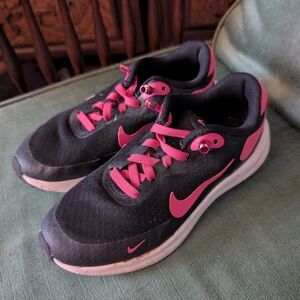 Nike Youth Black and Pink Athletic Sneakers